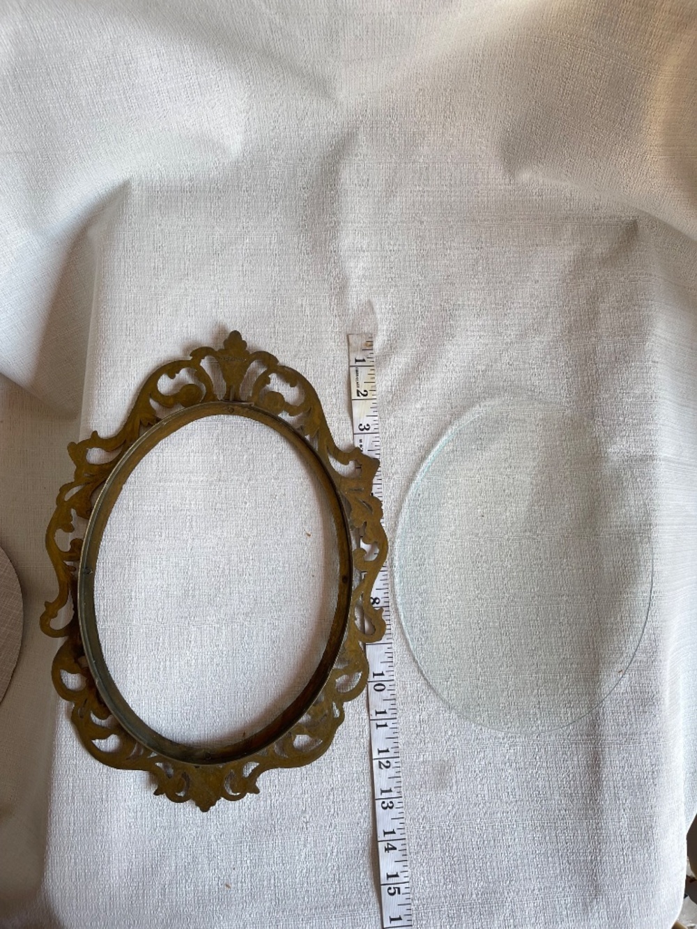 Ornate Oval Metal Wall Frame - Antique Brass - Picture 2 of 15